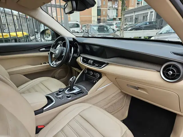Alfa Romeo Stelvio view 11