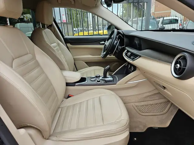 Alfa Romeo Stelvio view 12