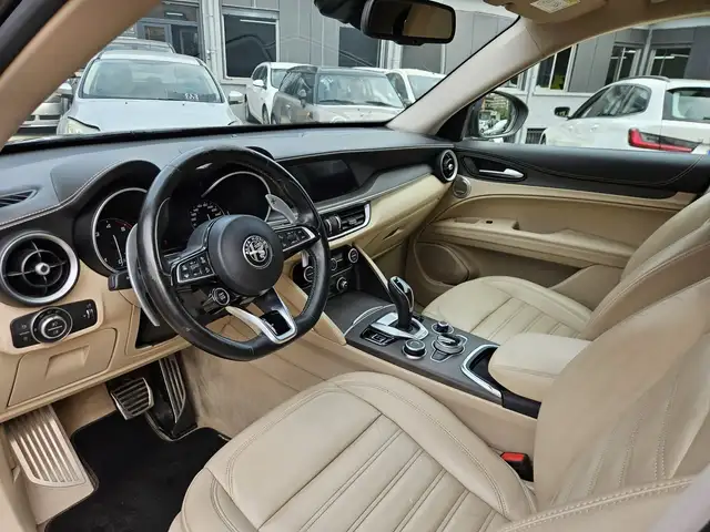 Alfa Romeo Stelvio view 7