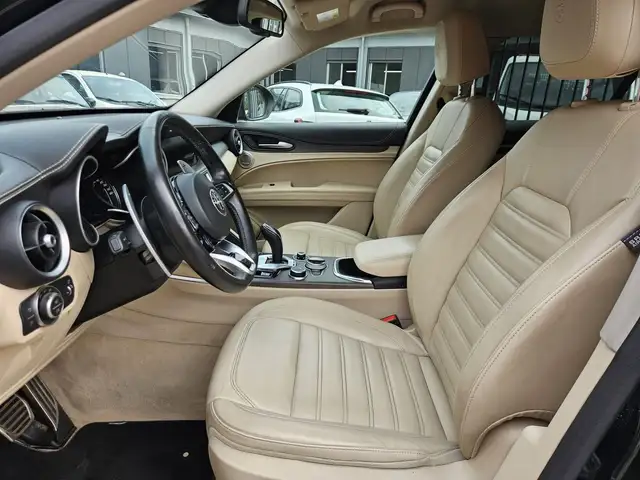 Alfa Romeo Stelvio view 8