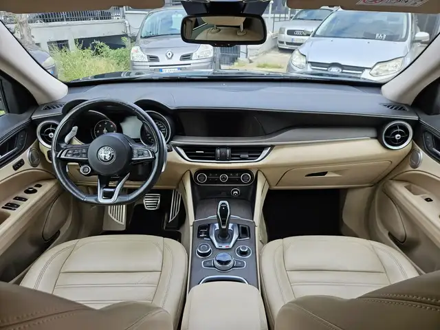 Alfa Romeo Stelvio view 10