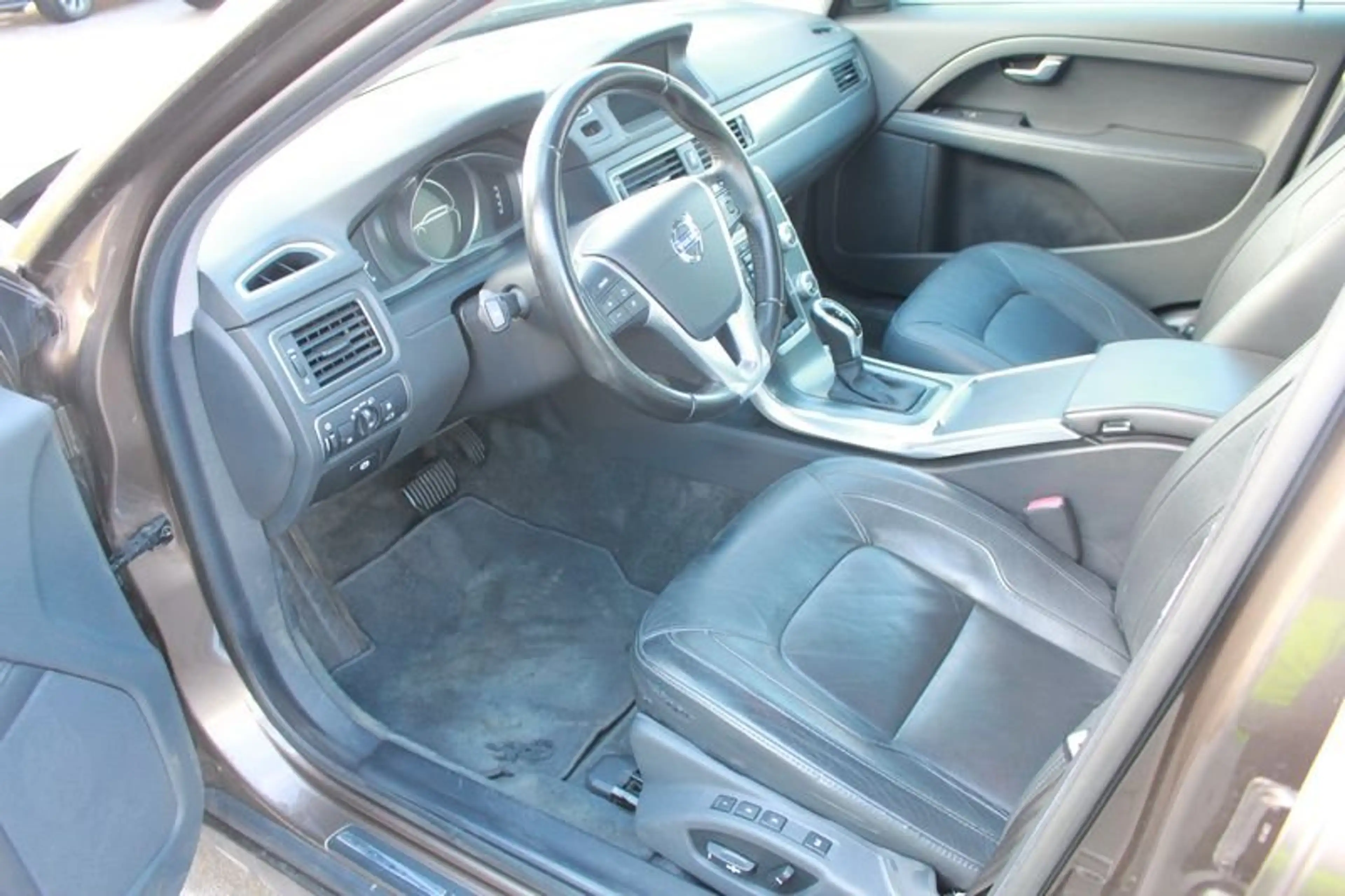 Volvo V70 V70 Diesel D3 Geartronic Momentum — photo 5