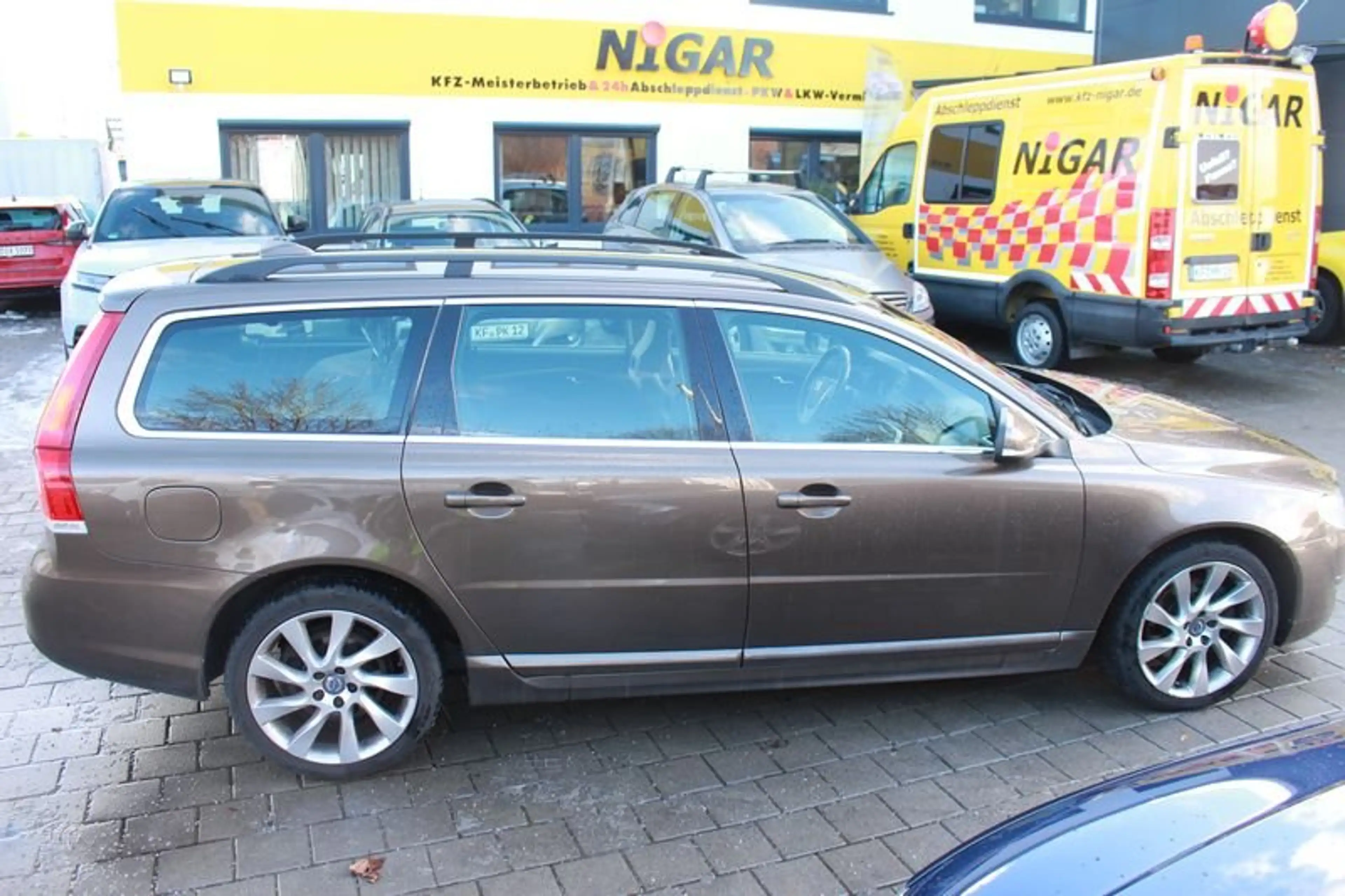 Volvo V70 V70 Diesel D3 Geartronic Momentum — photo 3