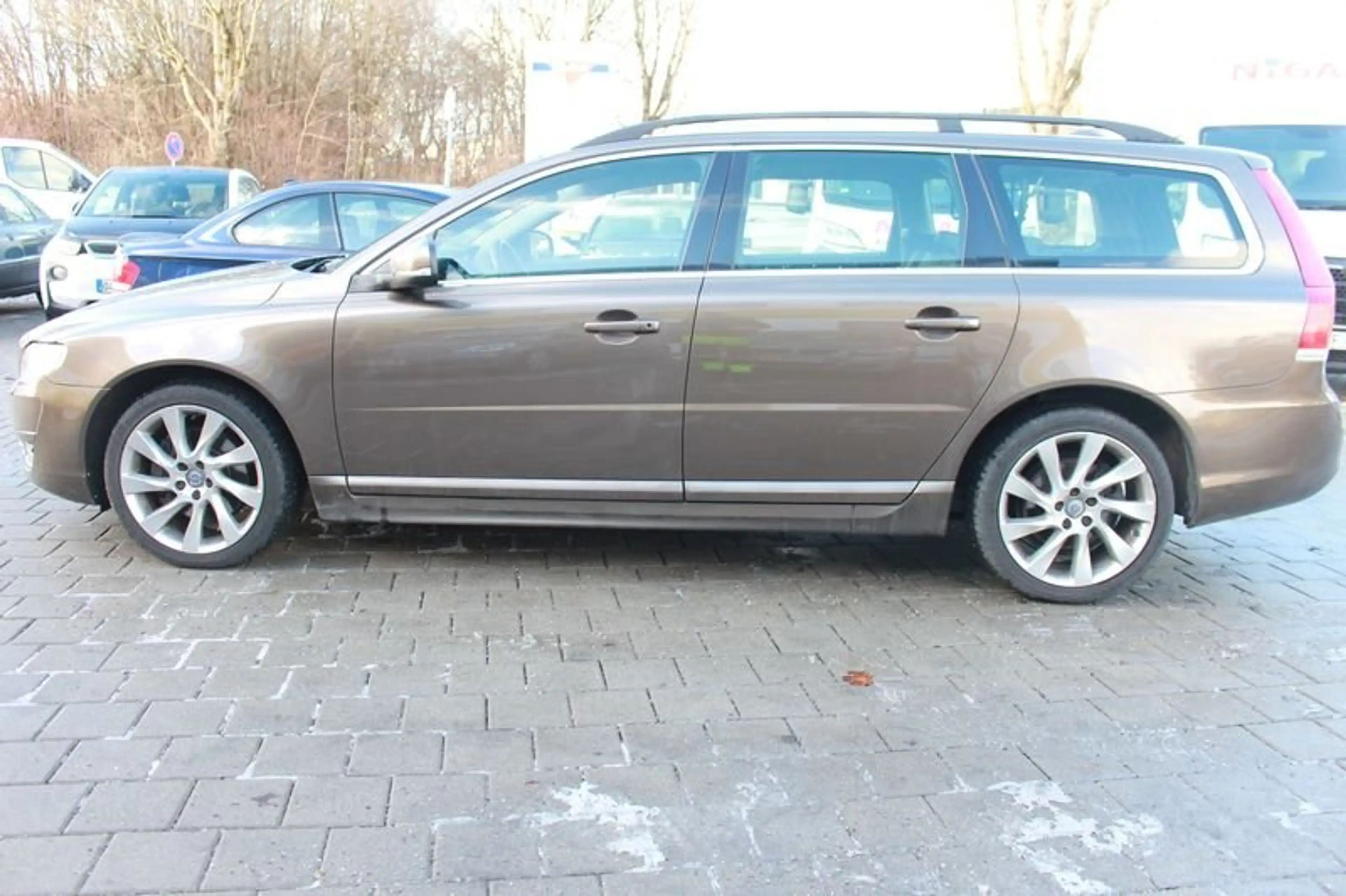 Volvo V70 V70 Diesel D3 Geartronic Momentum — photo 2