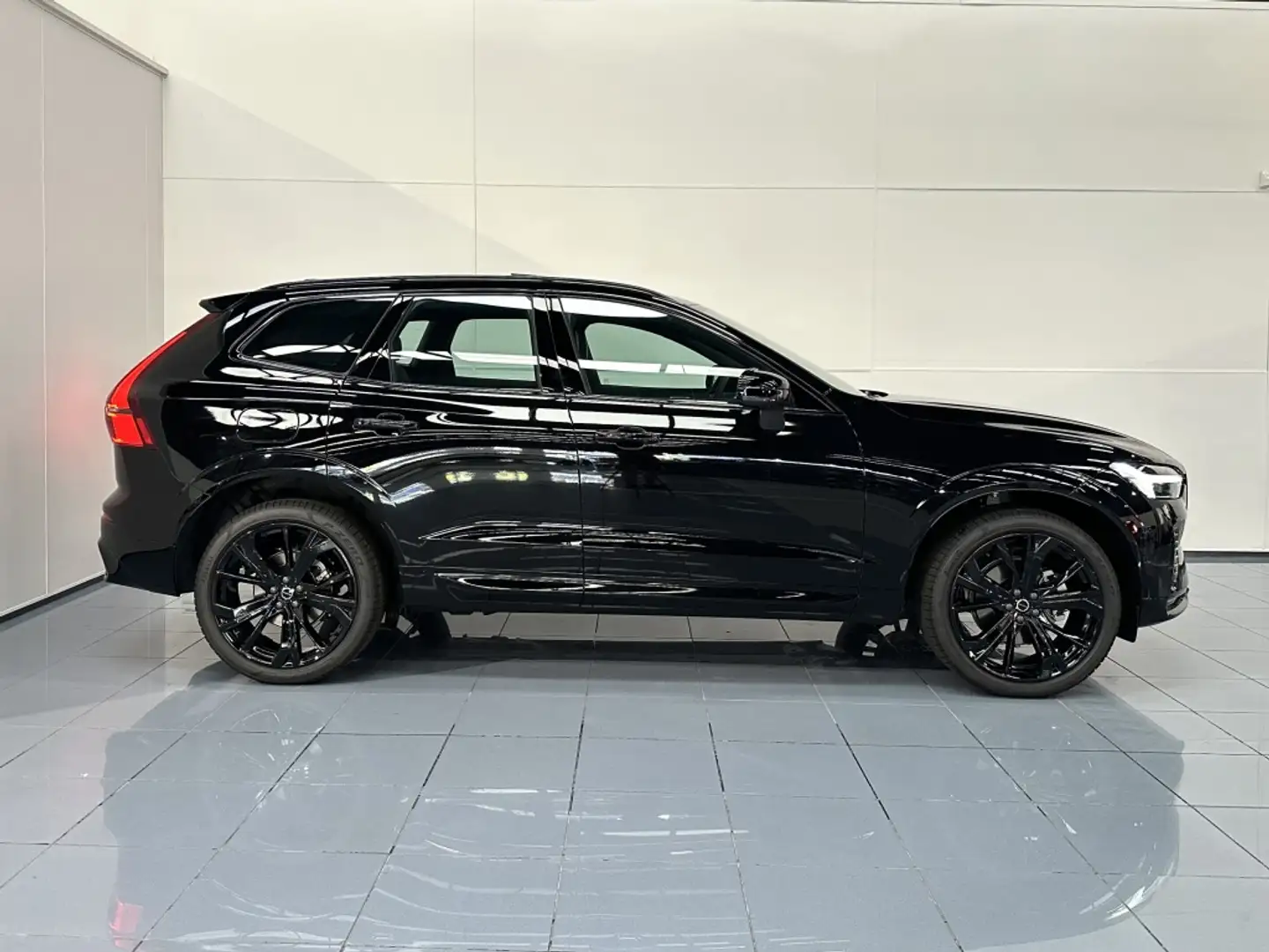 Volvo XC60 B5 Black Edition Ultra Dark AWD Aut. Negro - 2