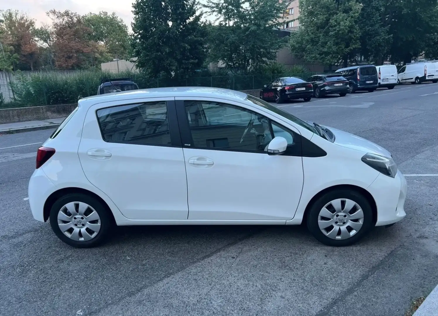 Toyota Yaris Weiß - 2