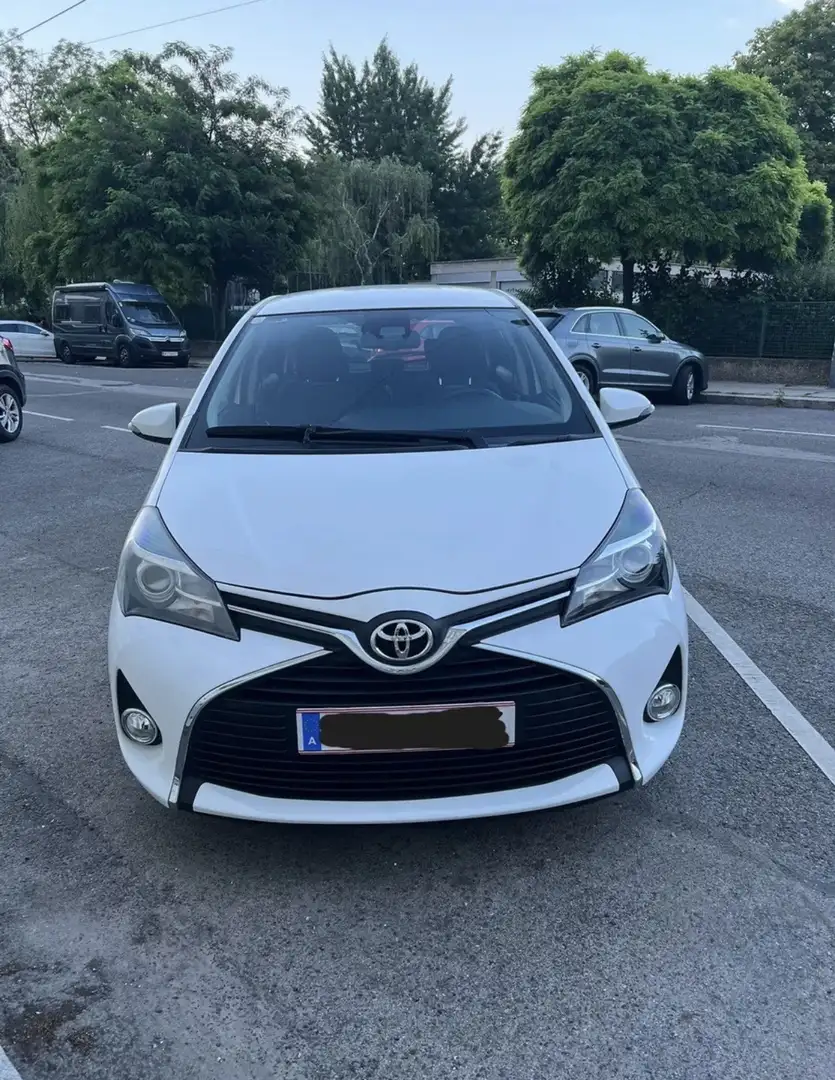 Toyota Yaris Weiß - 1