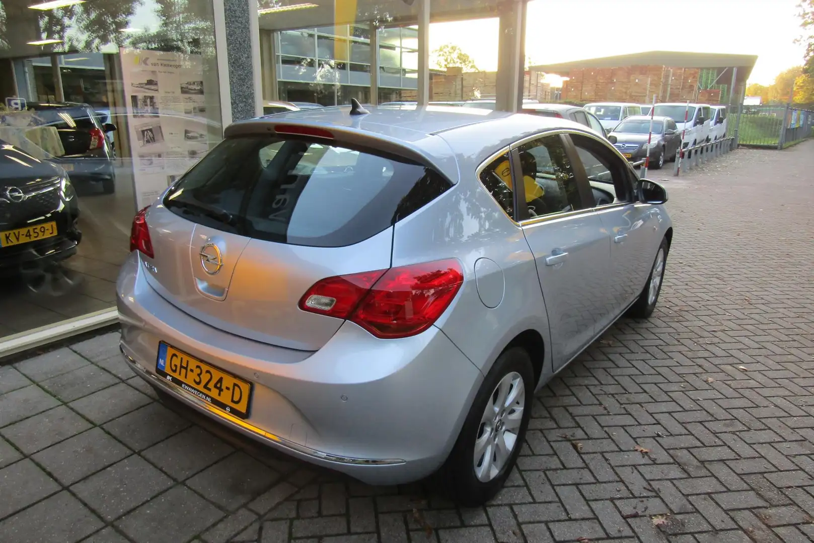 Opel Astra 1.4 NAVIGATIE / BLUETOOTH / PARKEERSENS. Gris - 2