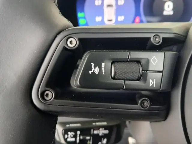 Porsche Macan Turbo ''HeadUp+AHV+PANO+SITZLÜFTUNG'' Ansicht 16