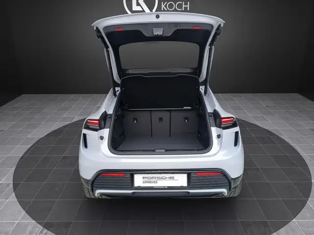 Porsche Macan Turbo ''HeadUp+AHV+PANO+SITZLÜFTUNG'' Ansicht 11