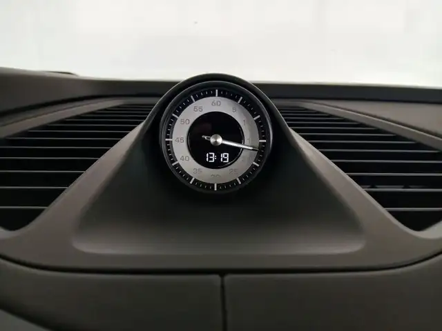 Porsche Macan Turbo ''HeadUp+AHV+PANO+SITZLÜFTUNG'' Ansicht 13