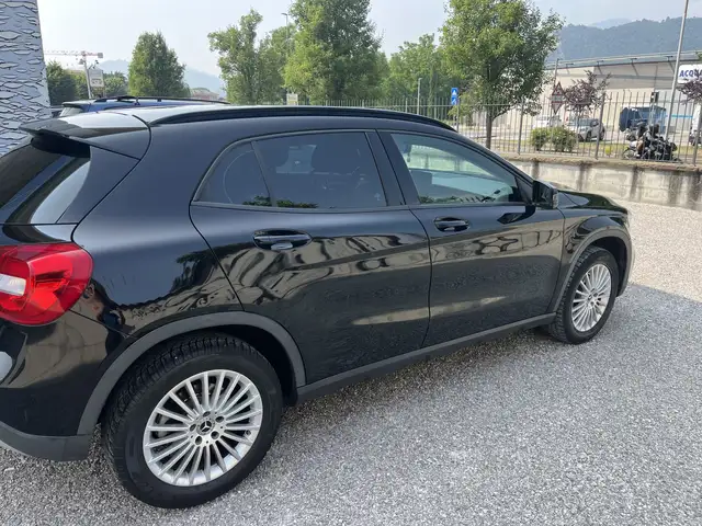 Mercedes-Benz GLA 180 GLA 180 d Premium auto