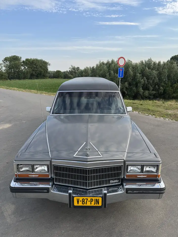 Cadillac Brougham Hearse, foto 4