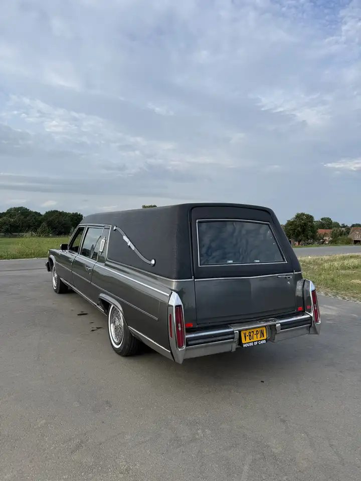 Cadillac Brougham Hearse, foto 3
