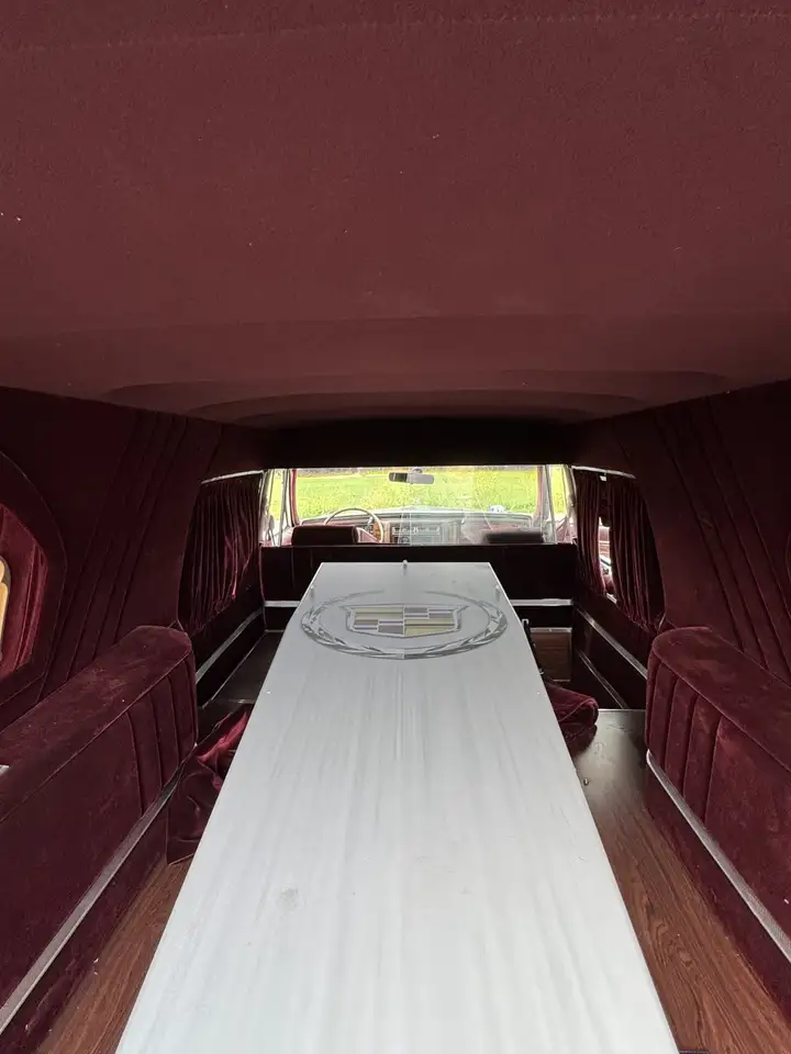 Cadillac Brougham Hearse, foto 12