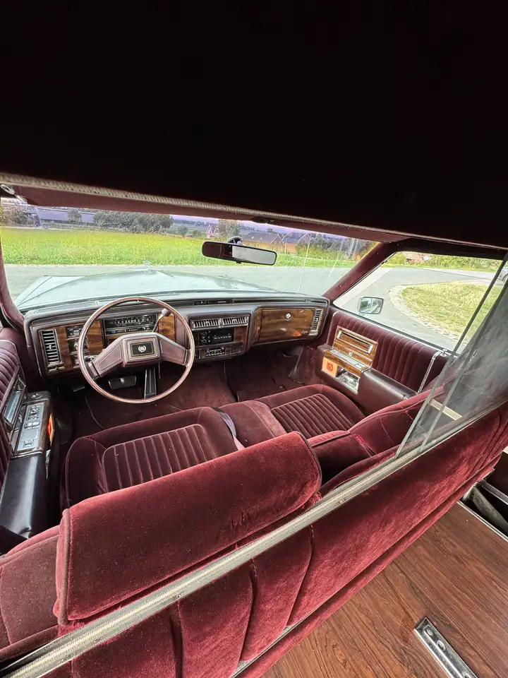 Cadillac Brougham Hearse, foto 5