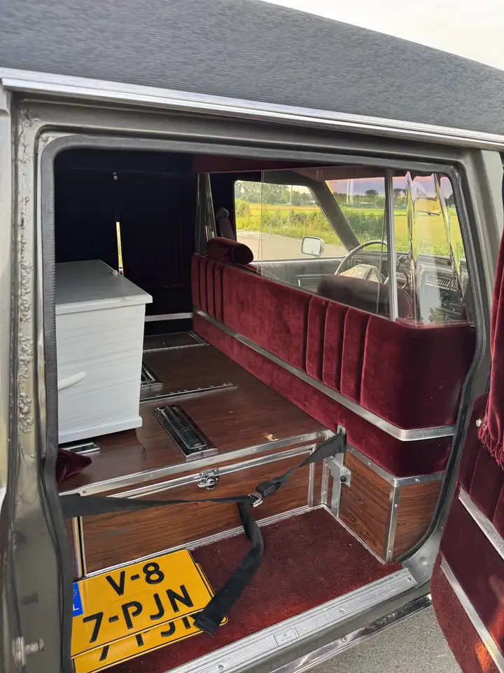 Cadillac Brougham Hearse, foto 7