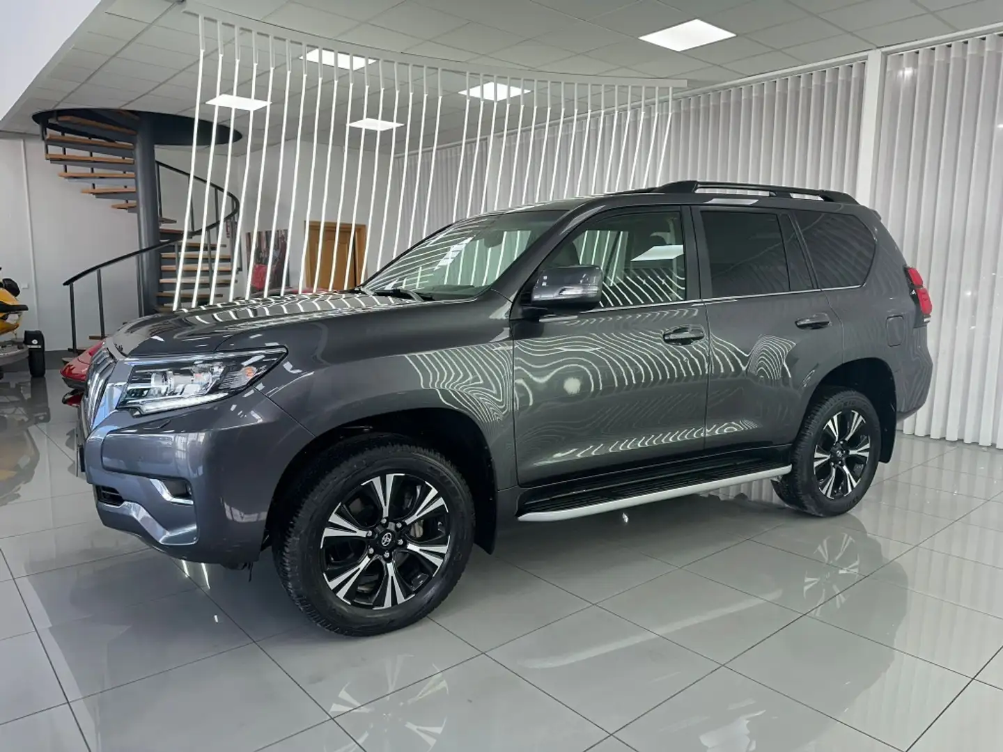 Toyota Land Cruiser D-4D VXL Aut. Gris - 2