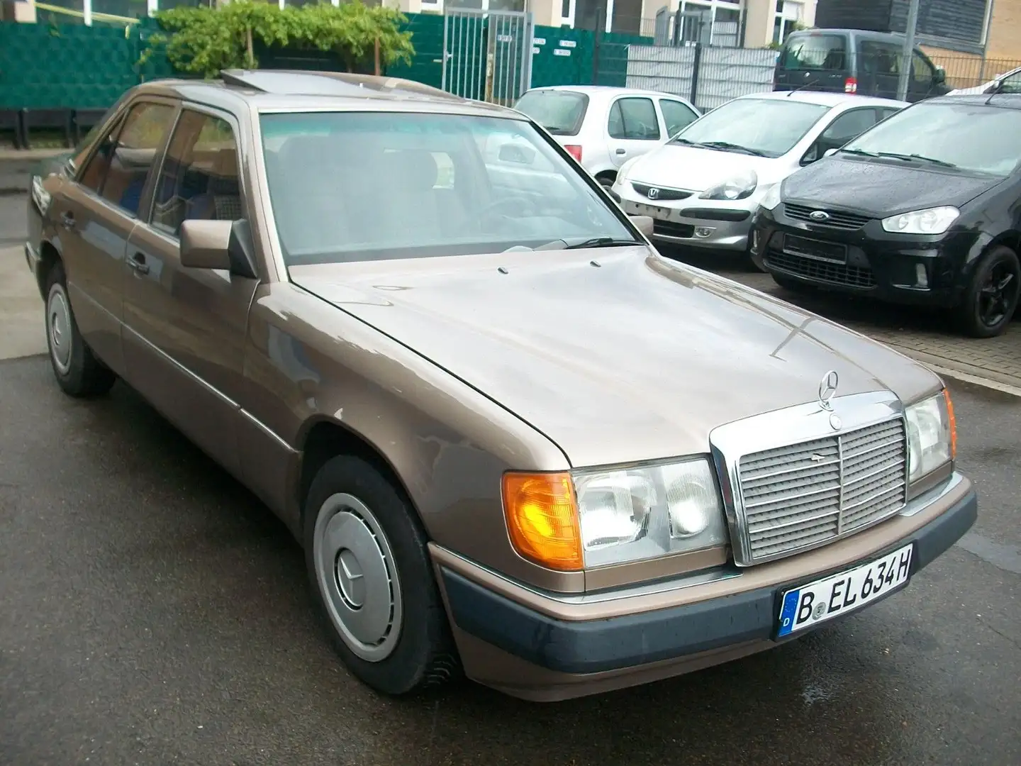 Mercedes-Benz 220 E (124)*Aut*S-Dach*AHK*Oldtimer*H-Kennzeichen Коричневий - 2