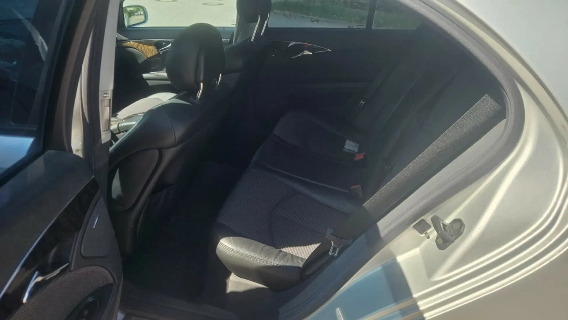 Mercedes-Benz E 320 CDI Silber - 2