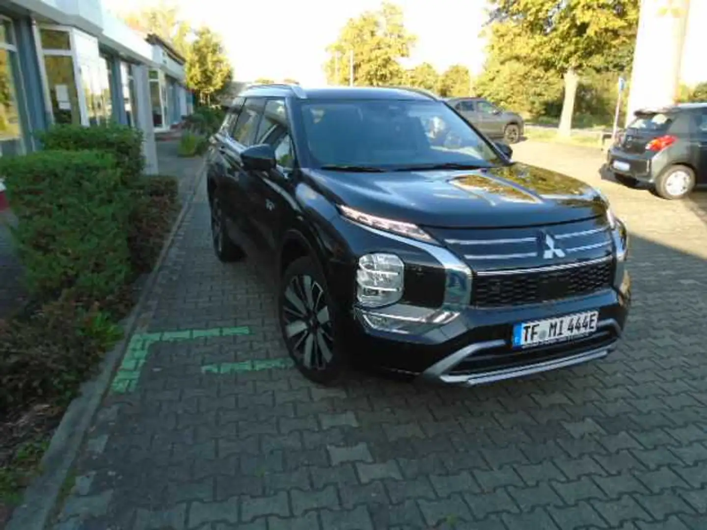 Mitsubishi Outlander 2.4L PHEV TOP Schwarz - 1