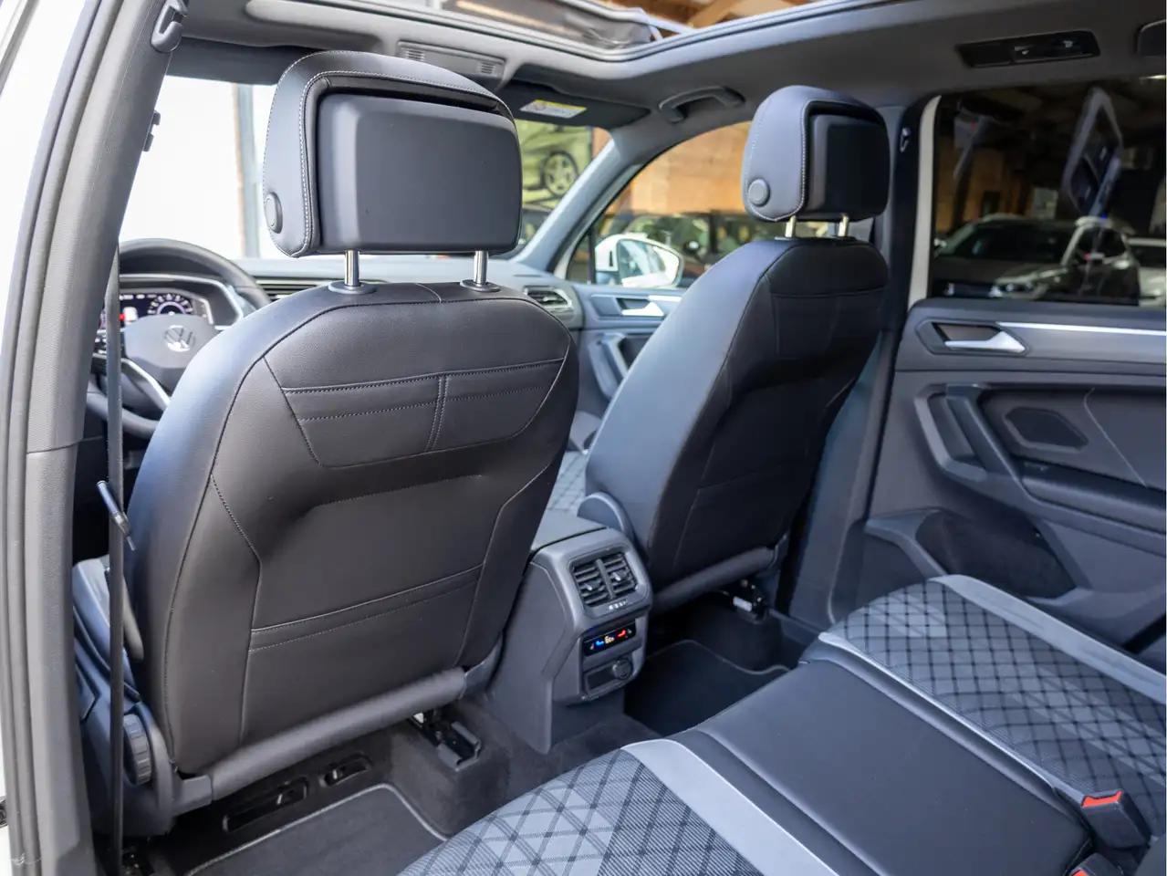Volkswagen Tiguan 1.4 TSI eHybrid R-Line Business+ *Pano IQ ACC, миниатюра 25
