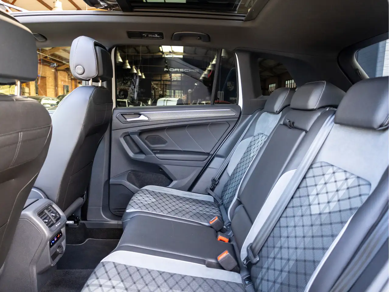 Volkswagen Tiguan 1.4 TSI eHybrid R-Line Business+ *Pano IQ ACC, миниатюра 26