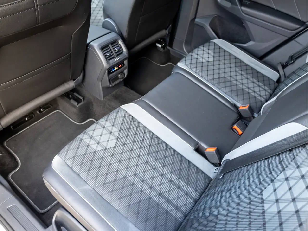 Volkswagen Tiguan 1.4 TSI eHybrid R-Line Business+ *Pano IQ ACC, миниатюра 28