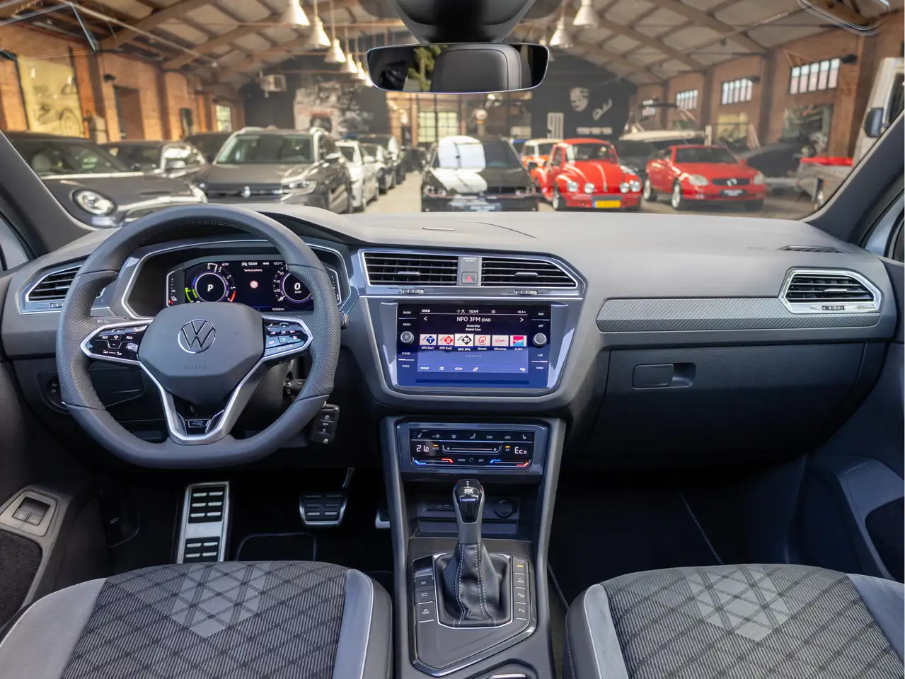 Volkswagen Tiguan 1.4 TSI eHybrid R-Line Business+ *Pano IQ ACC, миниатюра 3