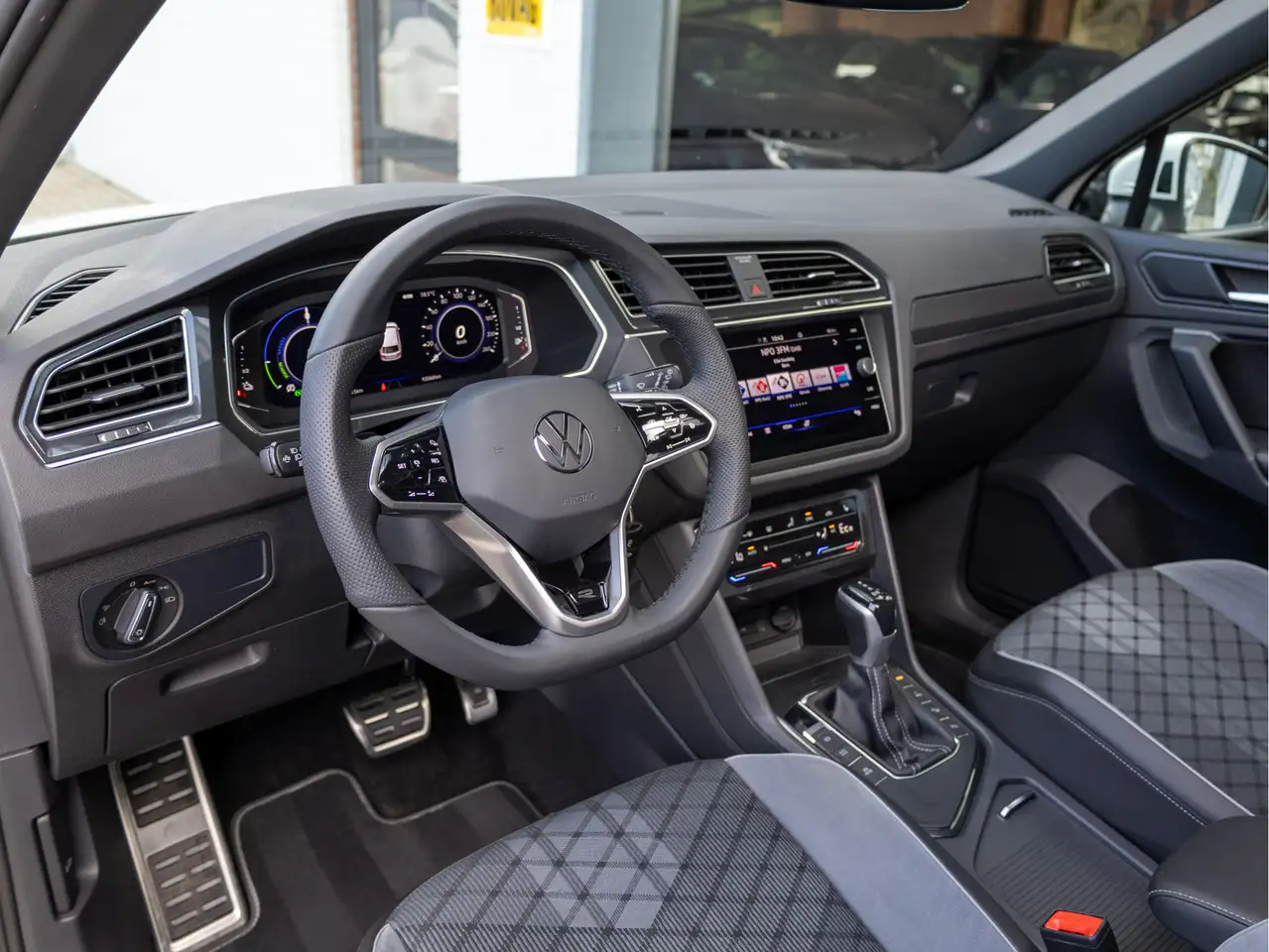 Volkswagen Tiguan 1.4 TSI eHybrid R-Line Business+ *Pano IQ ACC, миниатюра 18