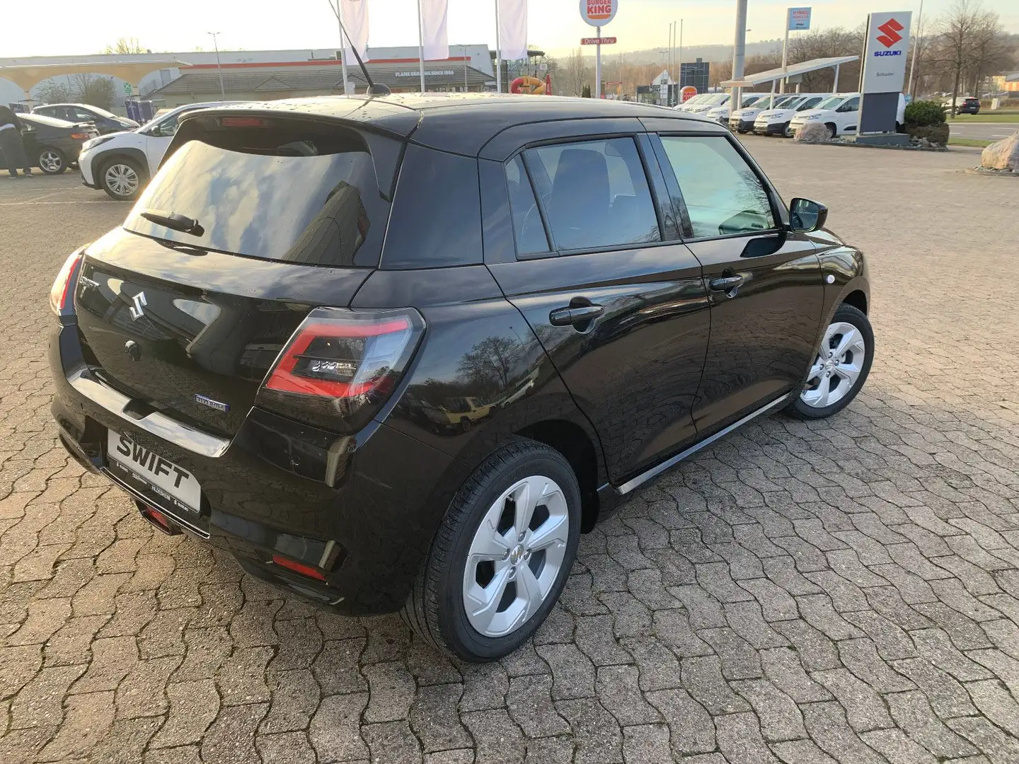 Suzuki Swift 1.2 Dualjet Hybrid CVT 61 kW Comfort Schwarz - 2