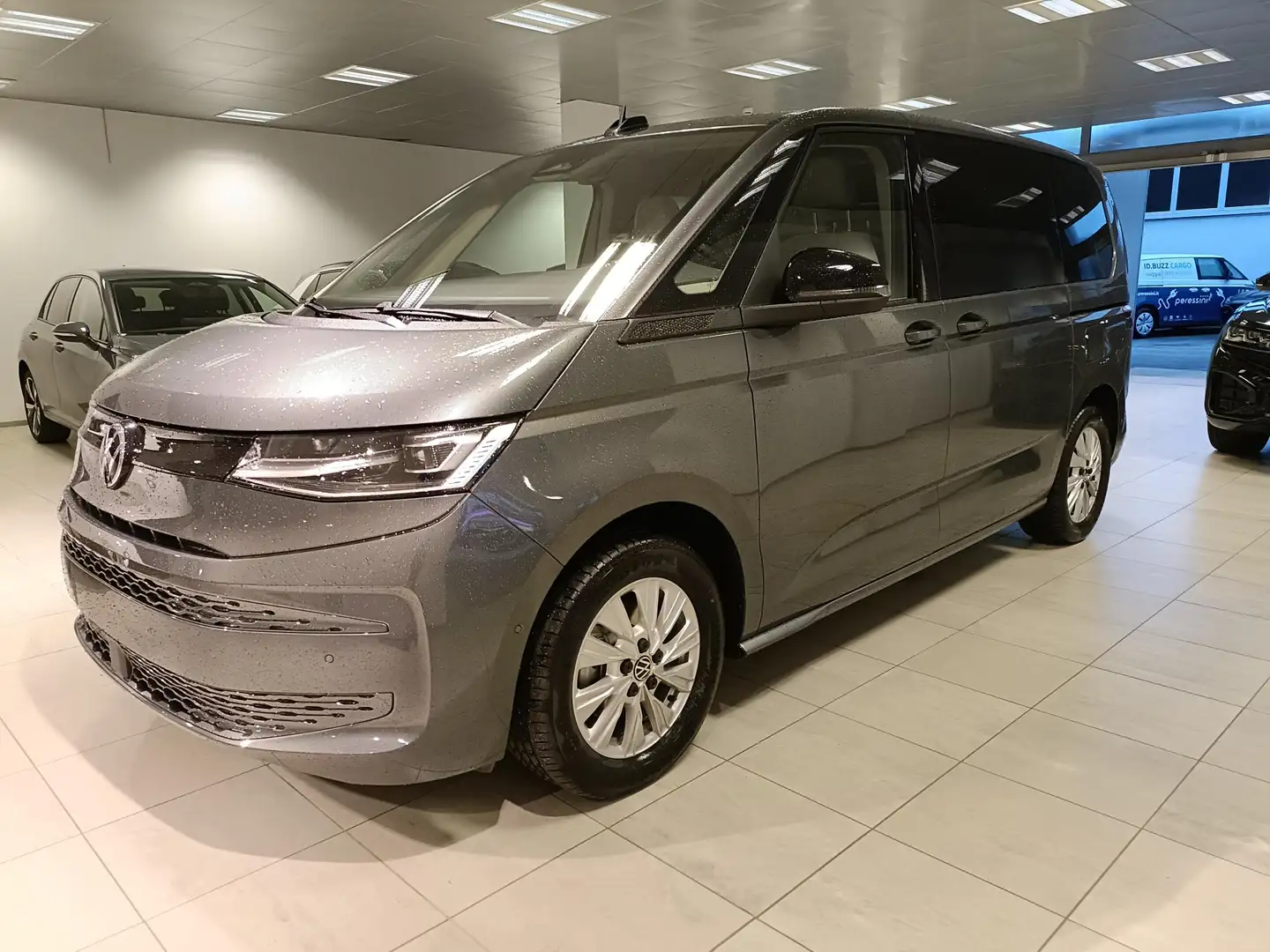 Volkswagen T7 Multivan Pacchetto Top Grau - 2