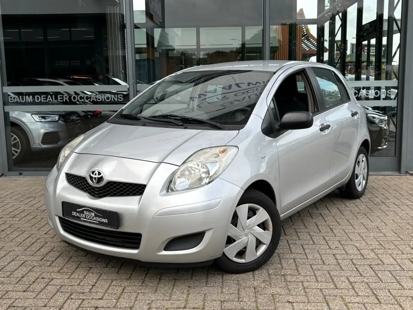 Toyota Yaris 1.3 VVTI 101 PK 5 DEURS AIRCO Gris - 1