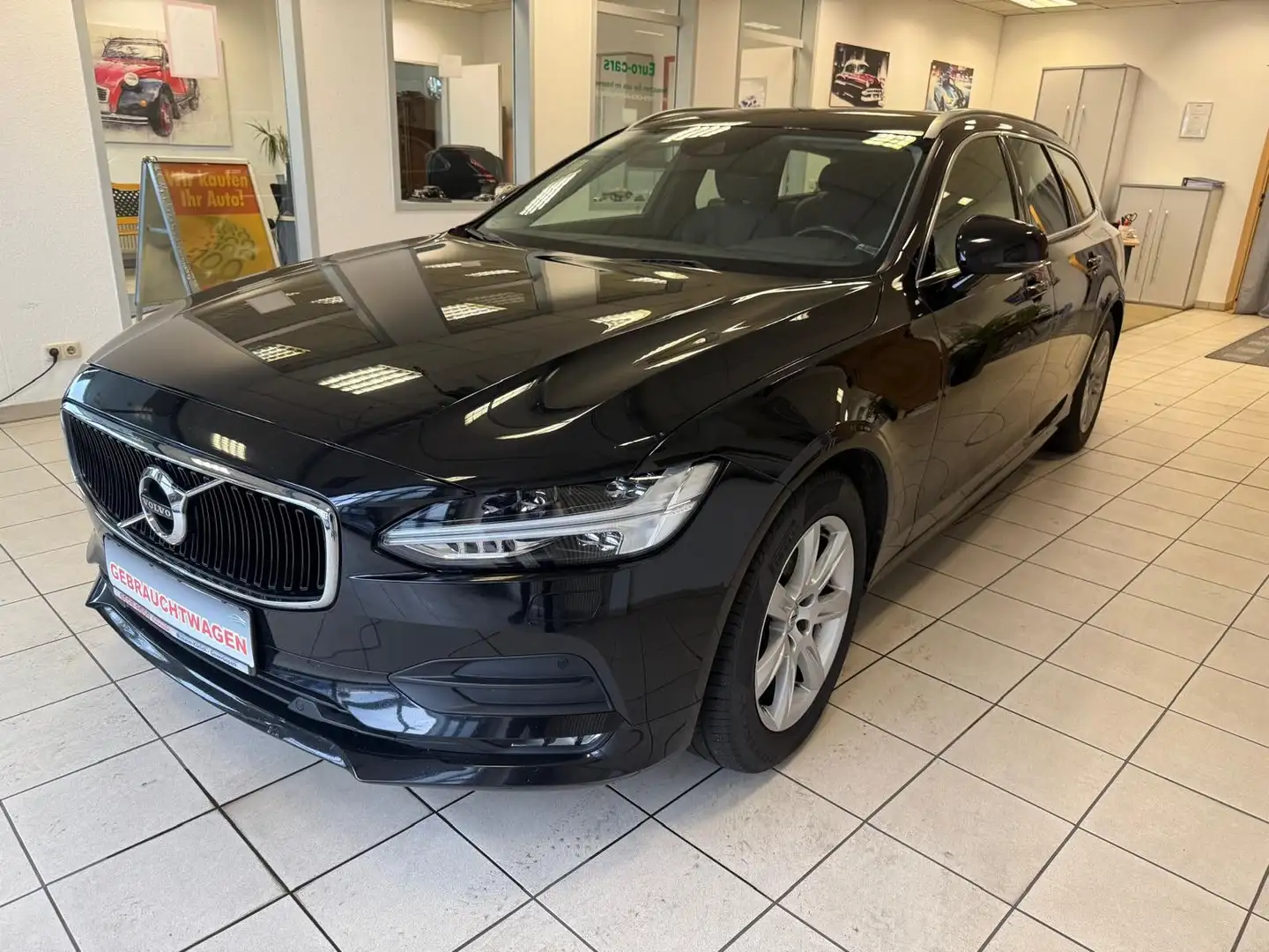Volvo V90 Kombi Momentum /1.HAND/SCHECKHEFT/AHK/NAVI Schwarz - 1