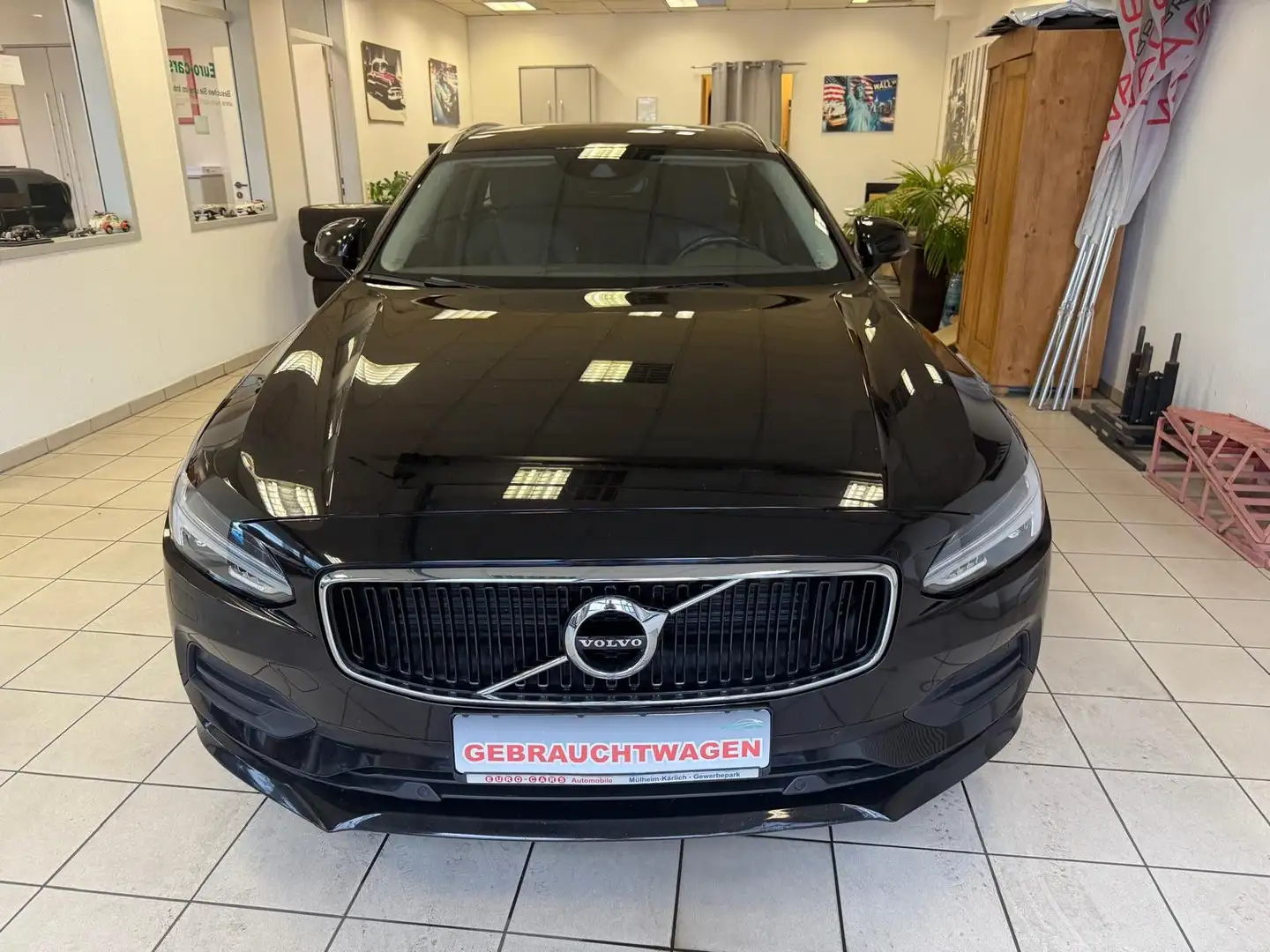 Volvo V90 Kombi Momentum /1.HAND/SCHECKHEFT/AHK/NAVI Schwarz - 2