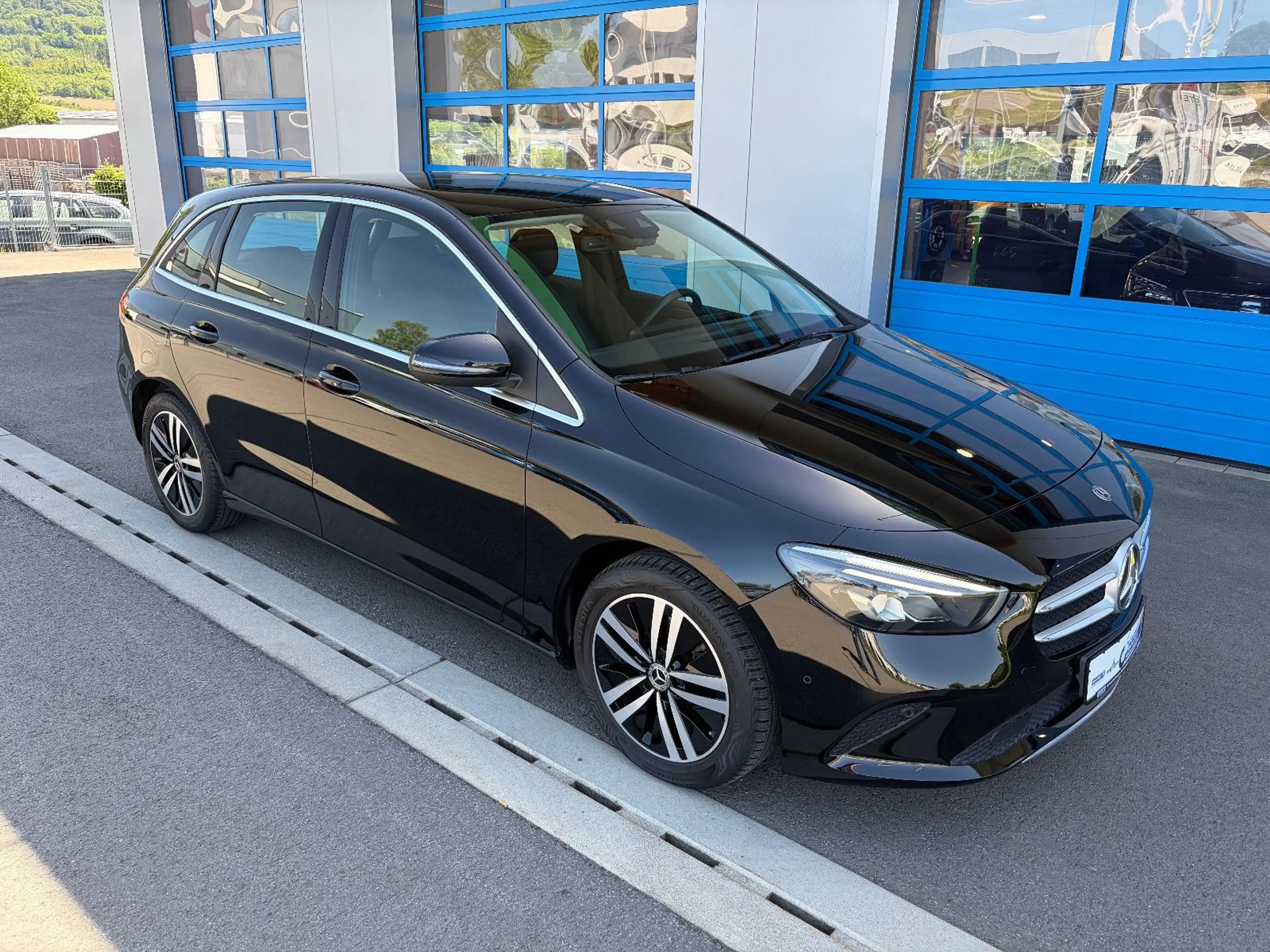 Mercedes-Benz B 180 d Progressive LED NAV KAM AHK STANDHZG — photo 3