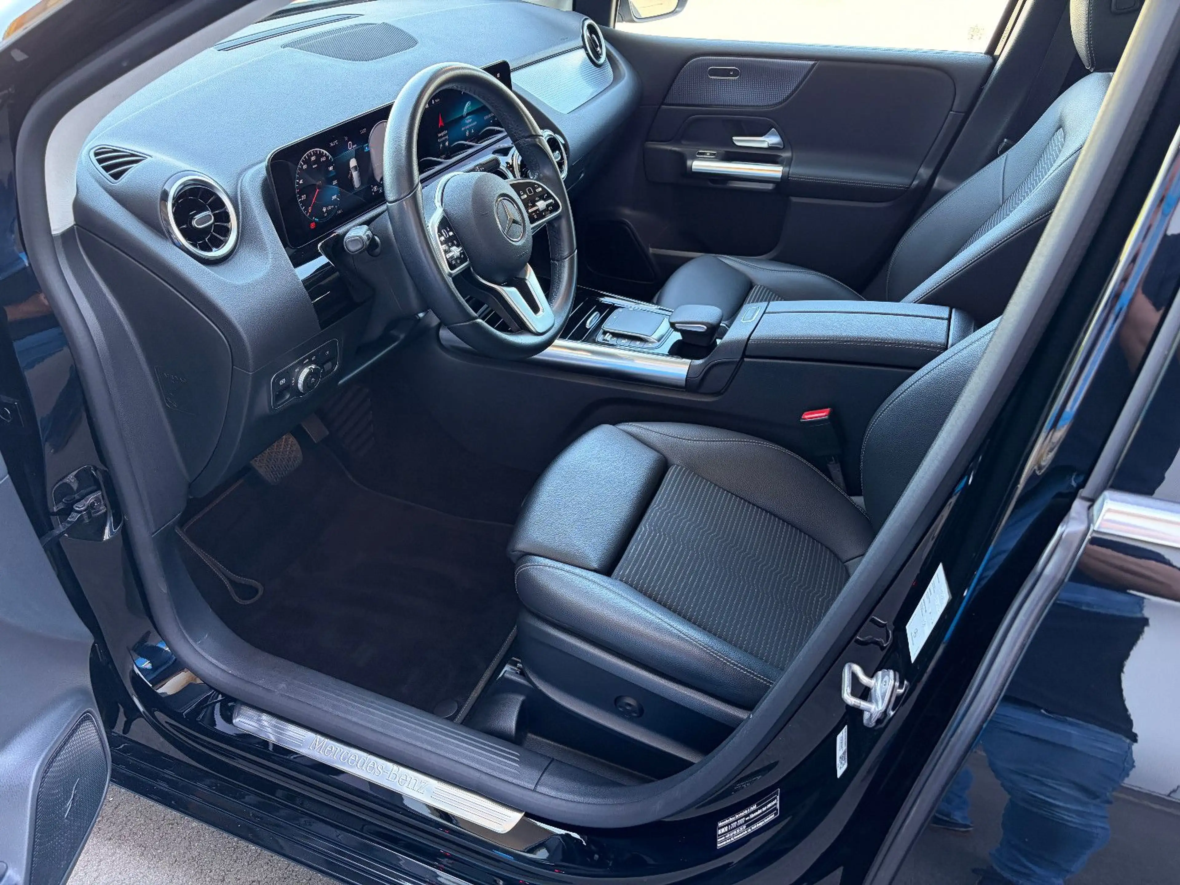 Mercedes-Benz B 180 d Progressive LED NAV KAM AHK STANDHZG — photo 13