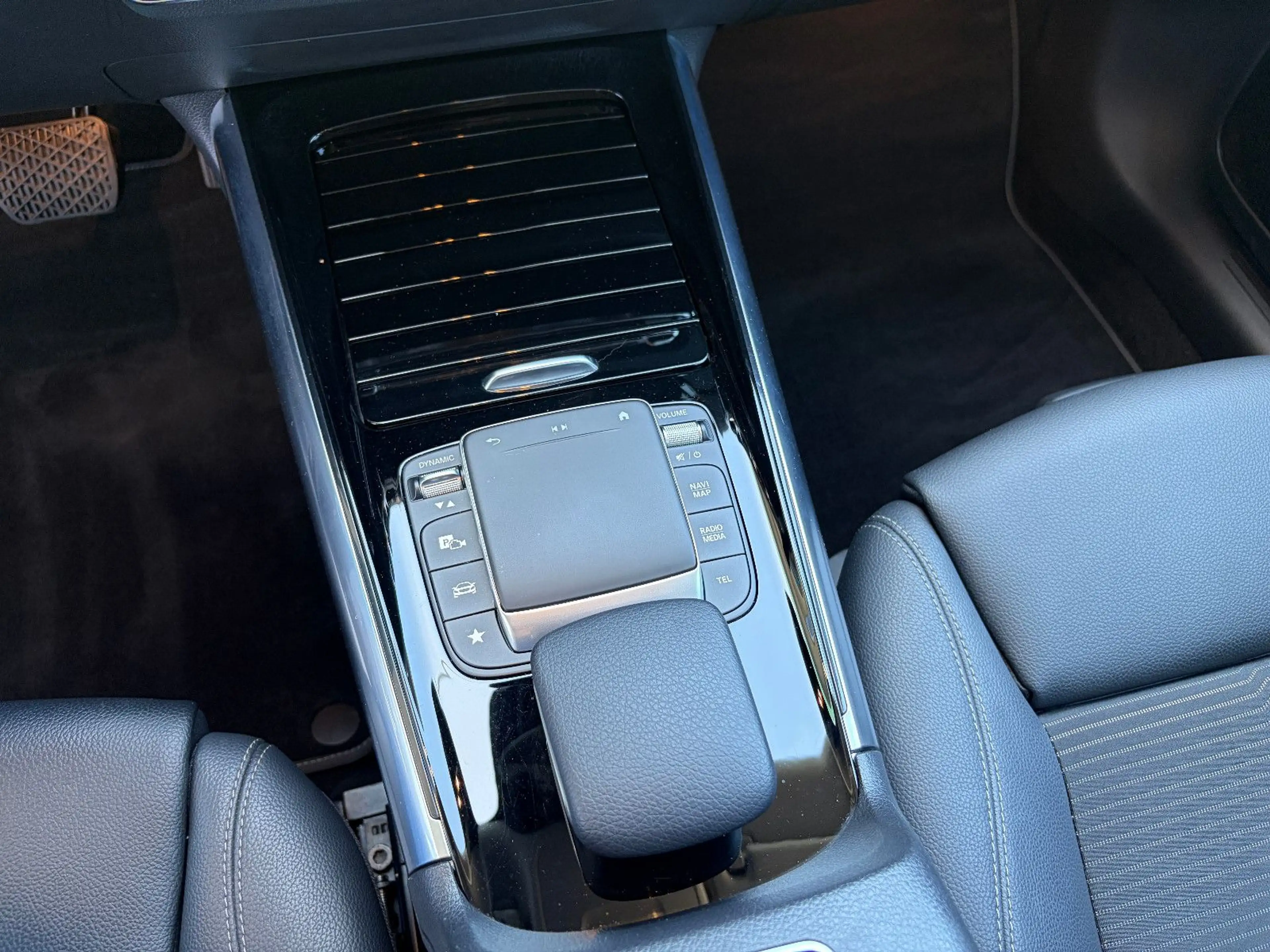 Mercedes-Benz B 180 d Progressive LED NAV KAM AHK STANDHZG — photo 18