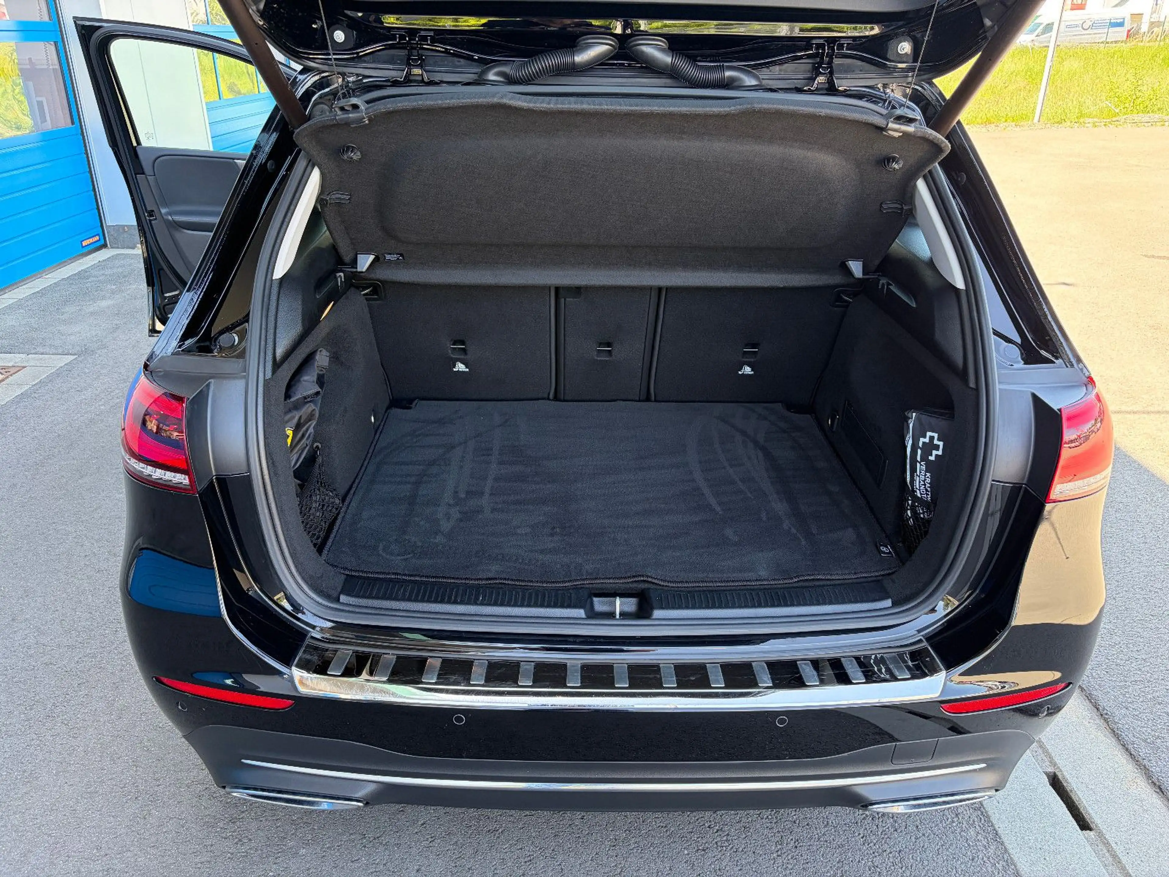 Mercedes-Benz B 180 d Progressive LED NAV KAM AHK STANDHZG — photo 20
