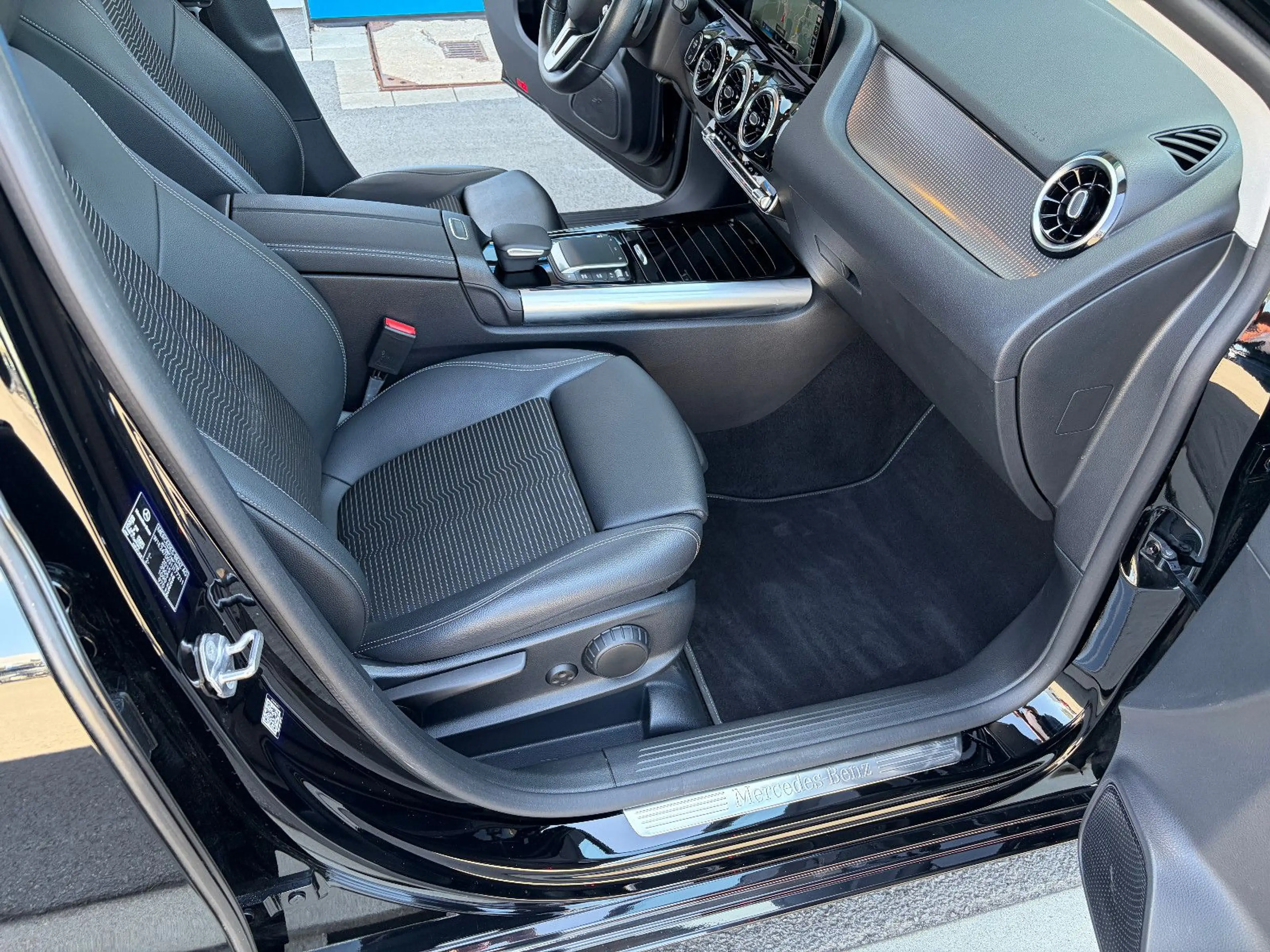 Mercedes-Benz B 180 d Progressive LED NAV KAM AHK STANDHZG — photo 23