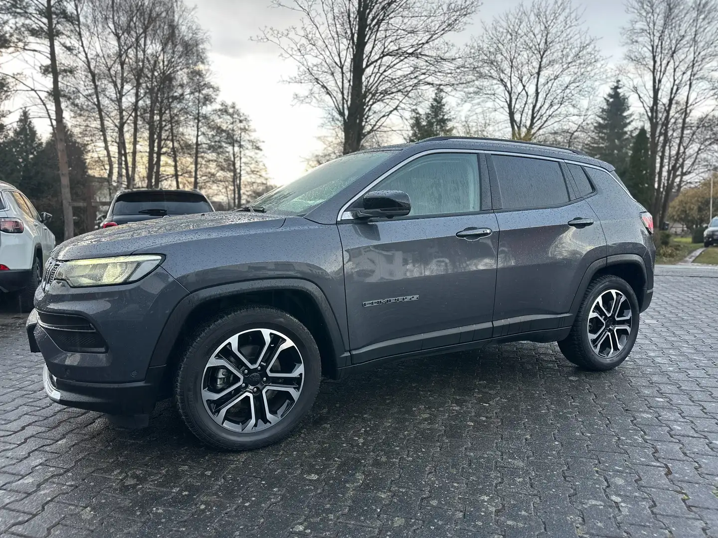 Jeep Compass Limited 1.3 GSE T4 110kW DCT Grau - 1