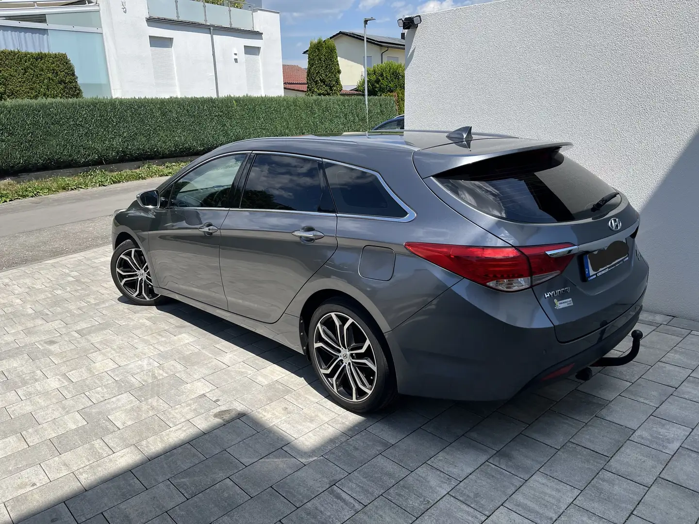 Hyundai i40 i40cw 1.7 CRDi AutomatikFifa World Cup Edition Grau - 2