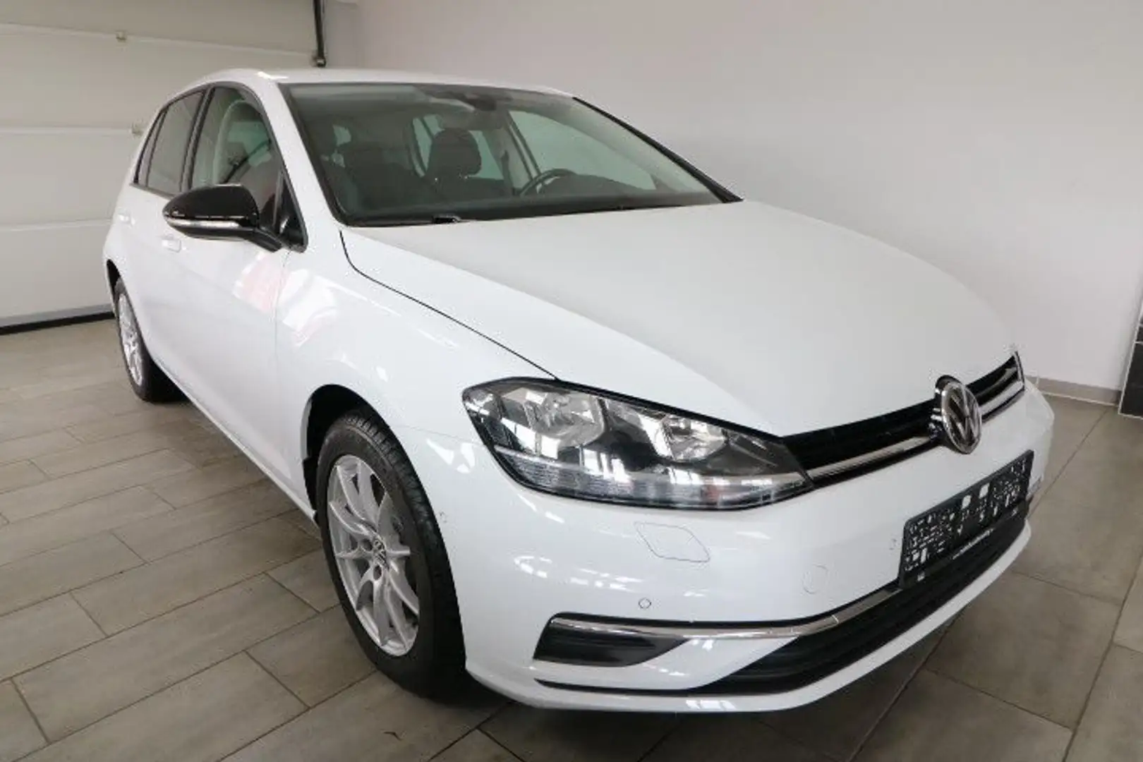 Volkswagen Golf VII 1.5 TSI IQ.DRIVE Weiß - 1