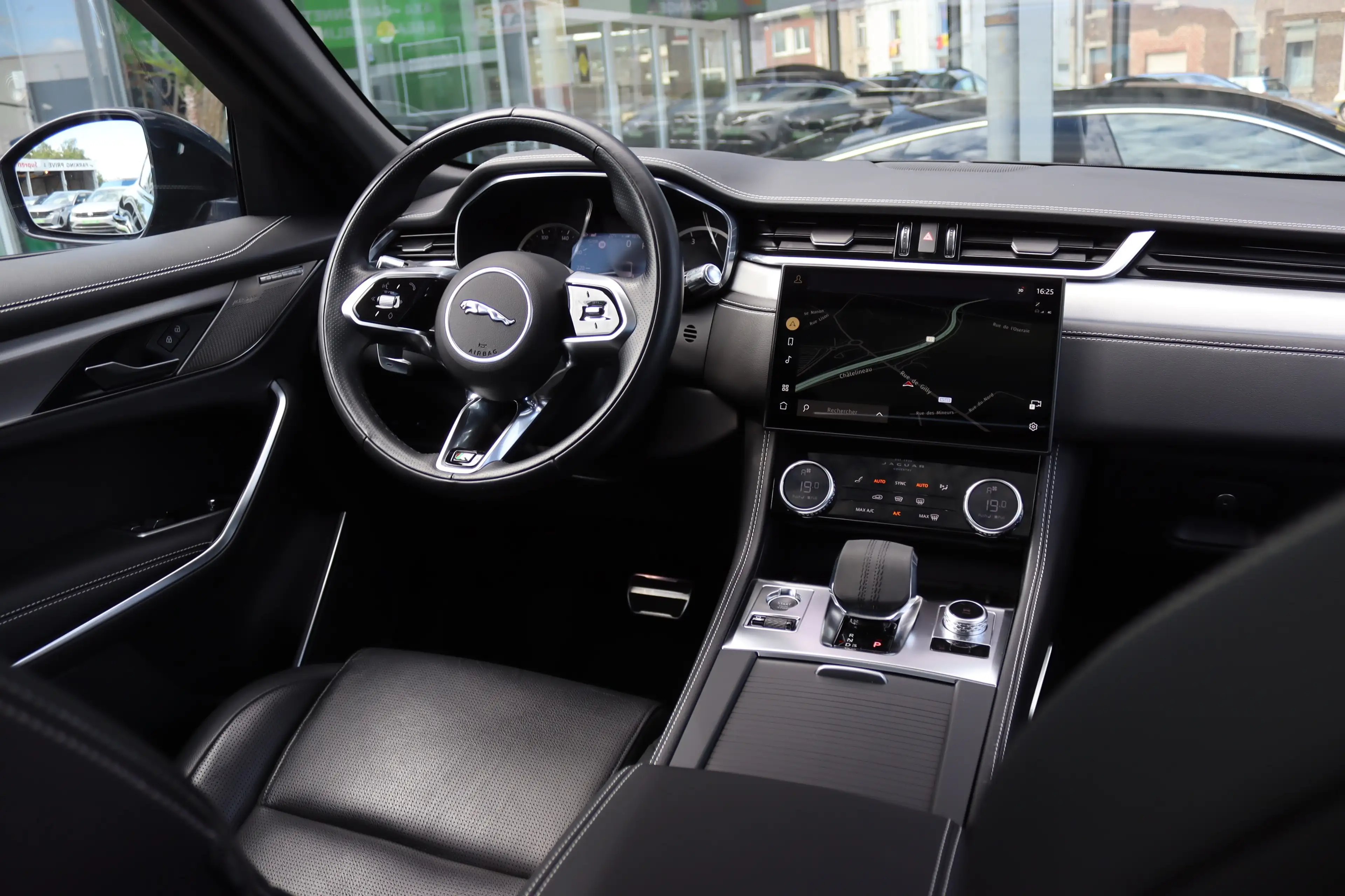Jaguar F-Pace P250 AWD R-DYNAMIC S TOIT PANO FACELIFT FULL OPTIONS — photo 11
