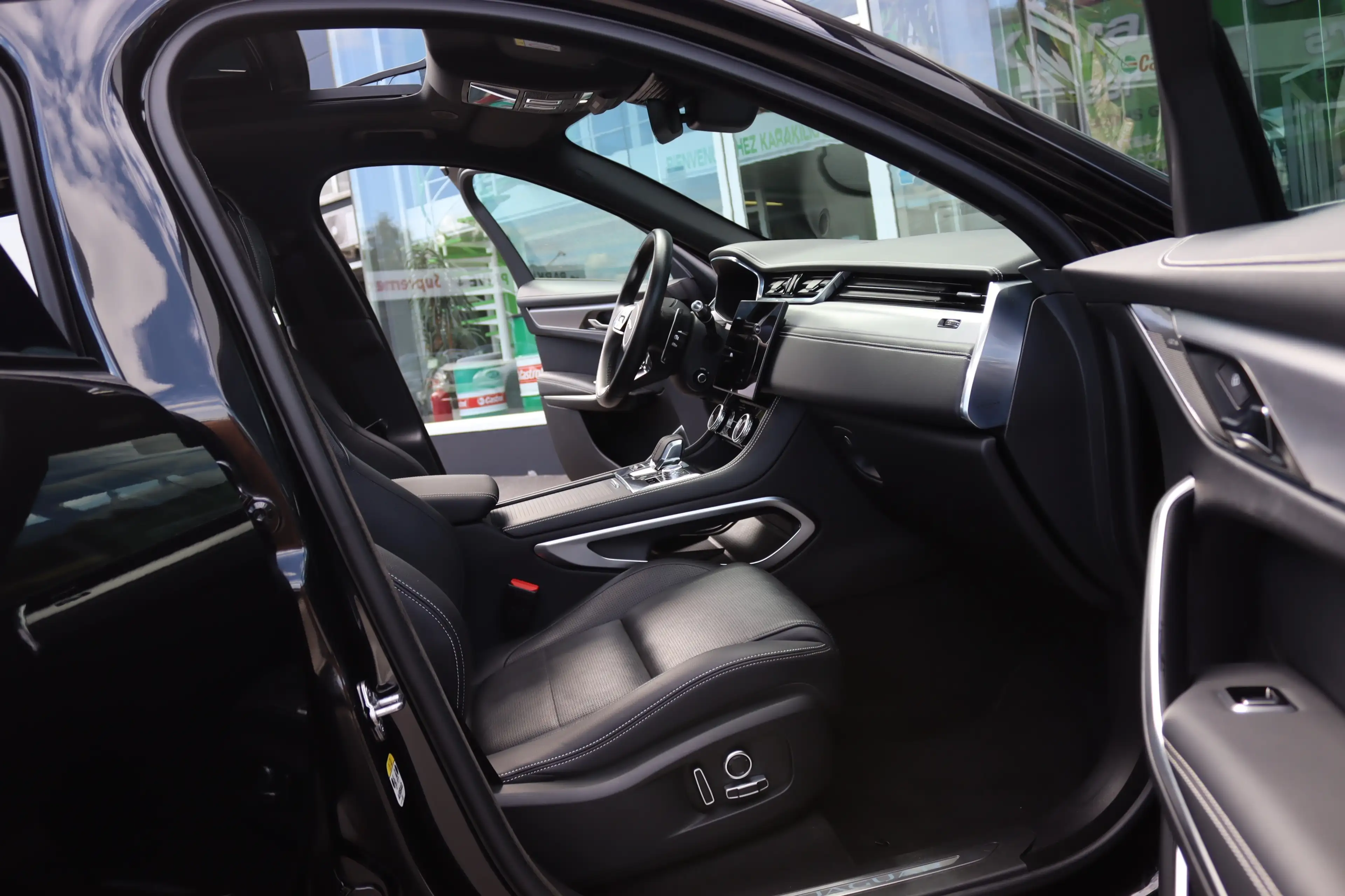 Jaguar F-Pace P250 AWD R-DYNAMIC S TOIT PANO FACELIFT FULL OPTIONS — photo 8