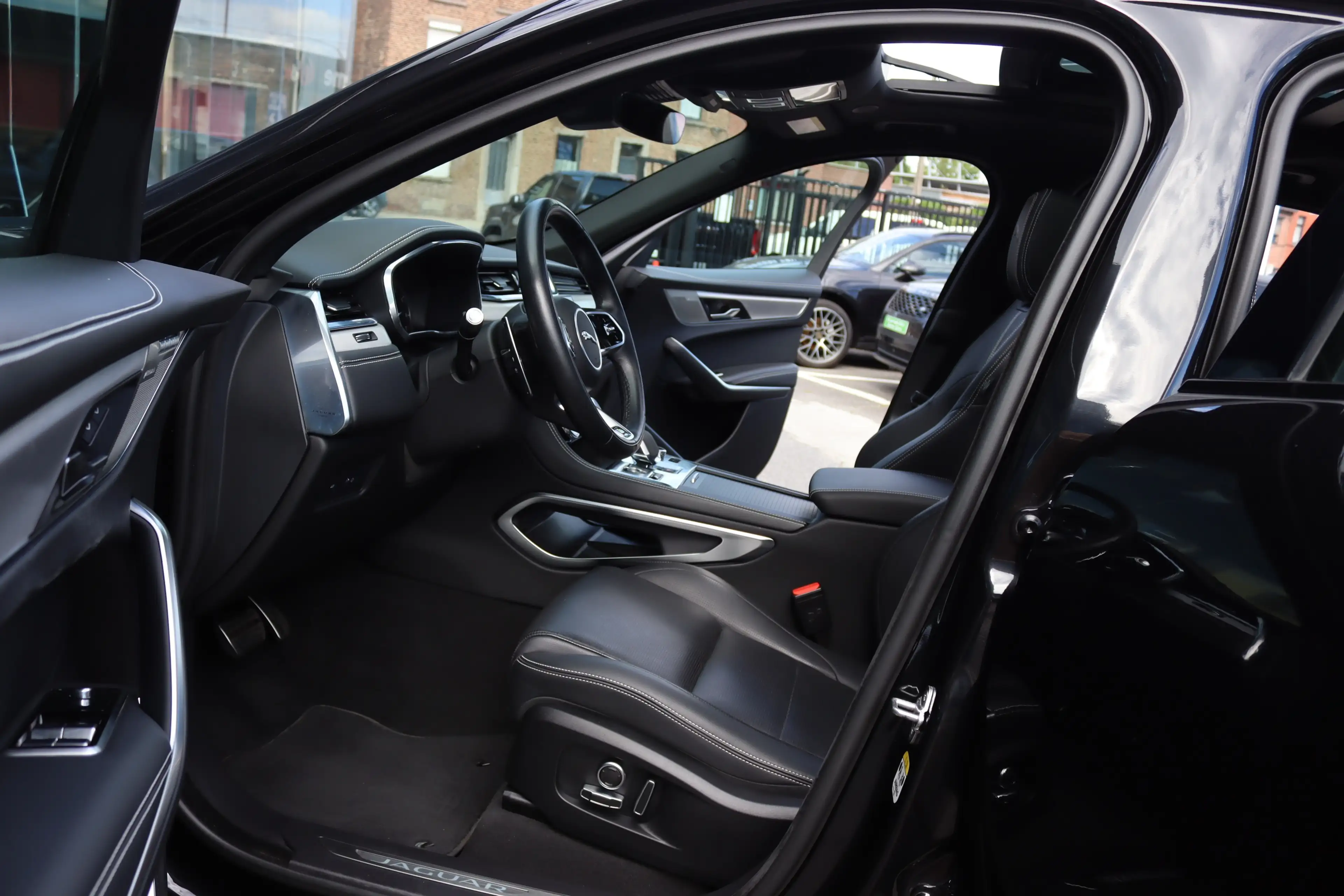 Jaguar F-Pace P250 AWD R-DYNAMIC S TOIT PANO FACELIFT FULL OPTIONS — photo 6
