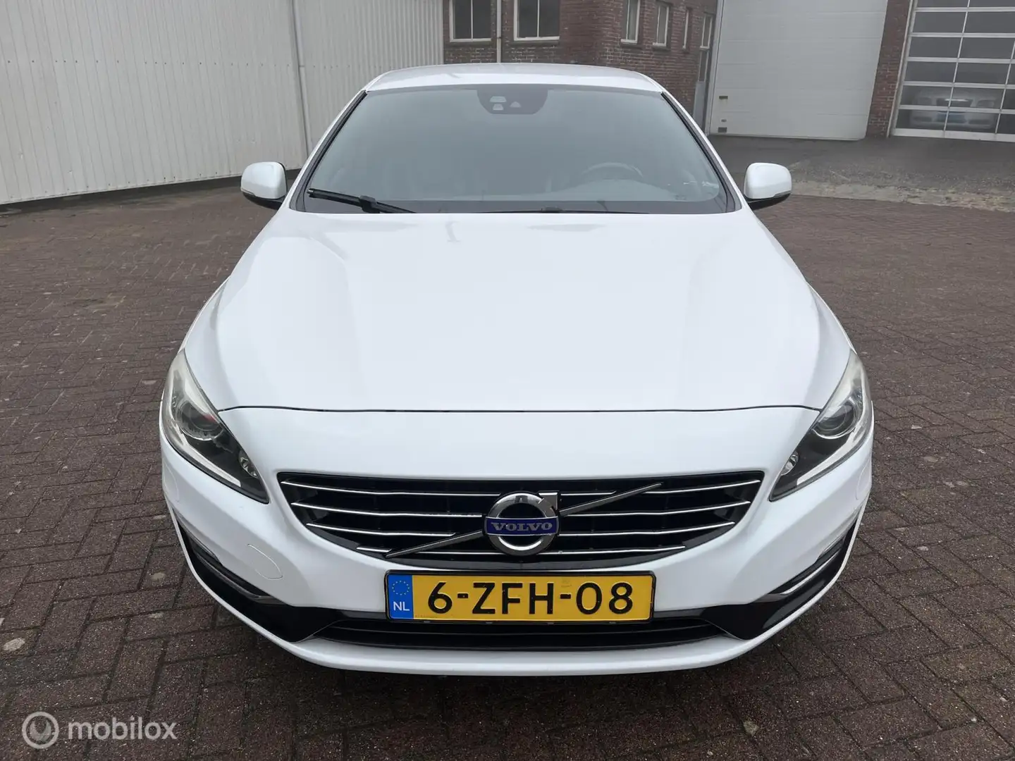 Volvo V60 2.4 D6 AWD Plug-In Hybrid Summum Weiß - 2