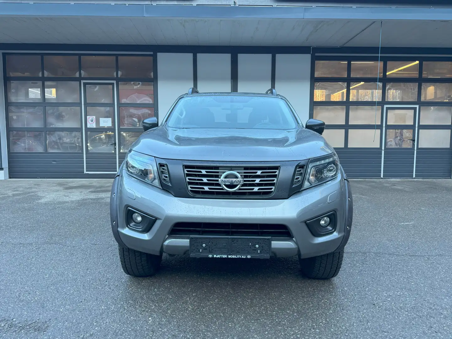 Nissan Navara NP 300 Tekna Double Cab 4x4 Grau - 2