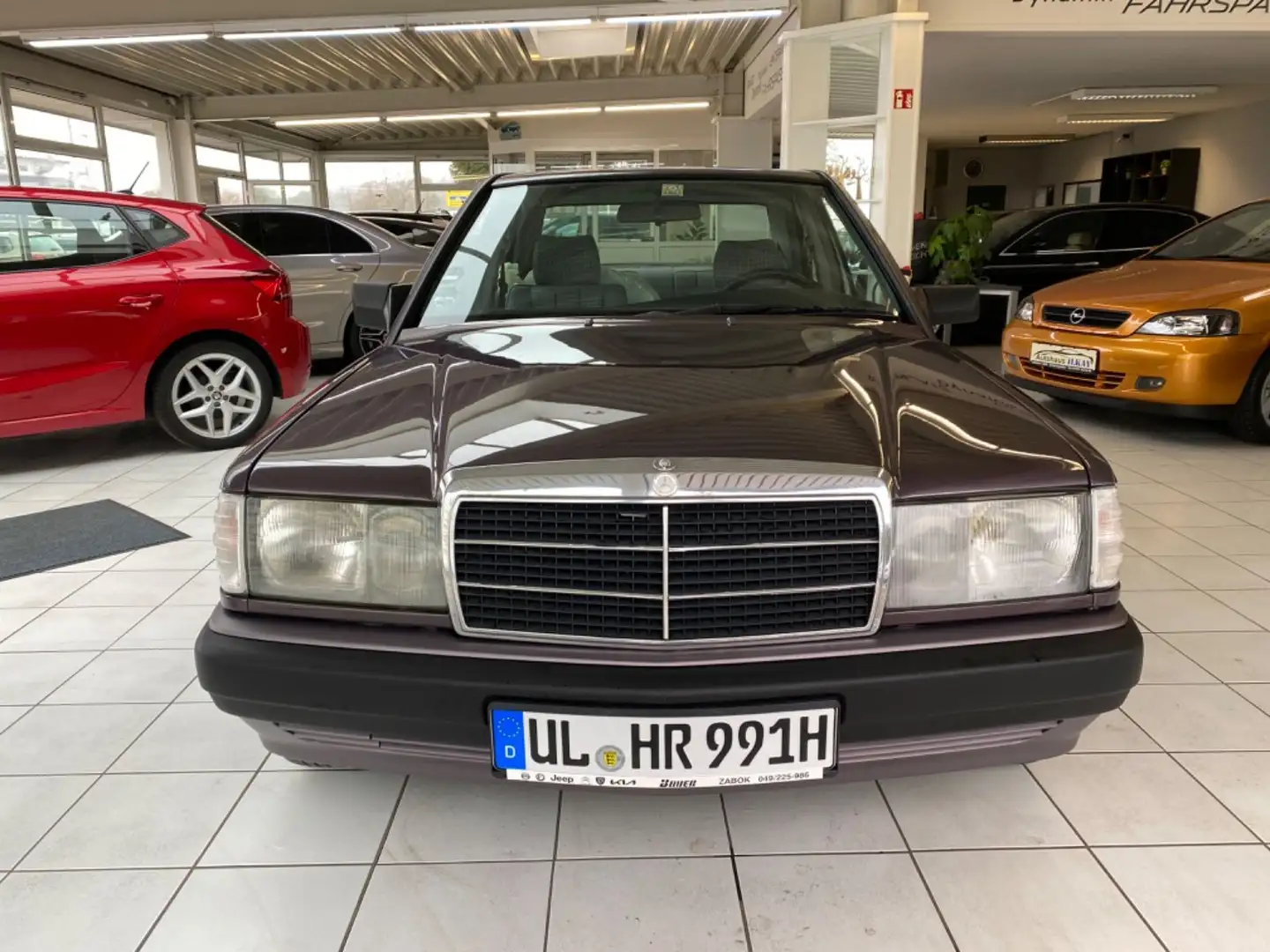 Mercedes-Benz 190 Rostfrei,Neu-restauriert,3-Hand Violett - 2
