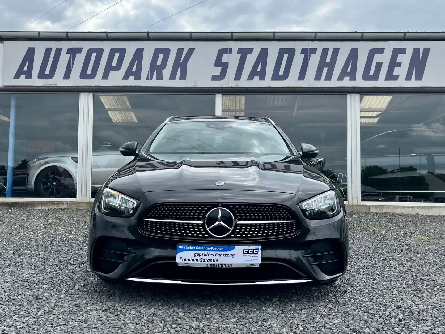 Mercedes-Benz E 300 E T AMG Line AHK/WIDESCREEN/360°/DISTRONIC Grijs - 2